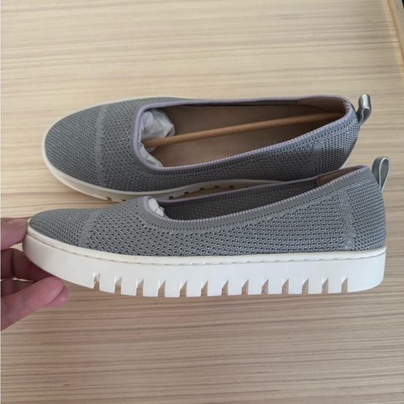 Vionic Uptown Skimmer Flats - new in box, size 7W - Picture 4 of 8